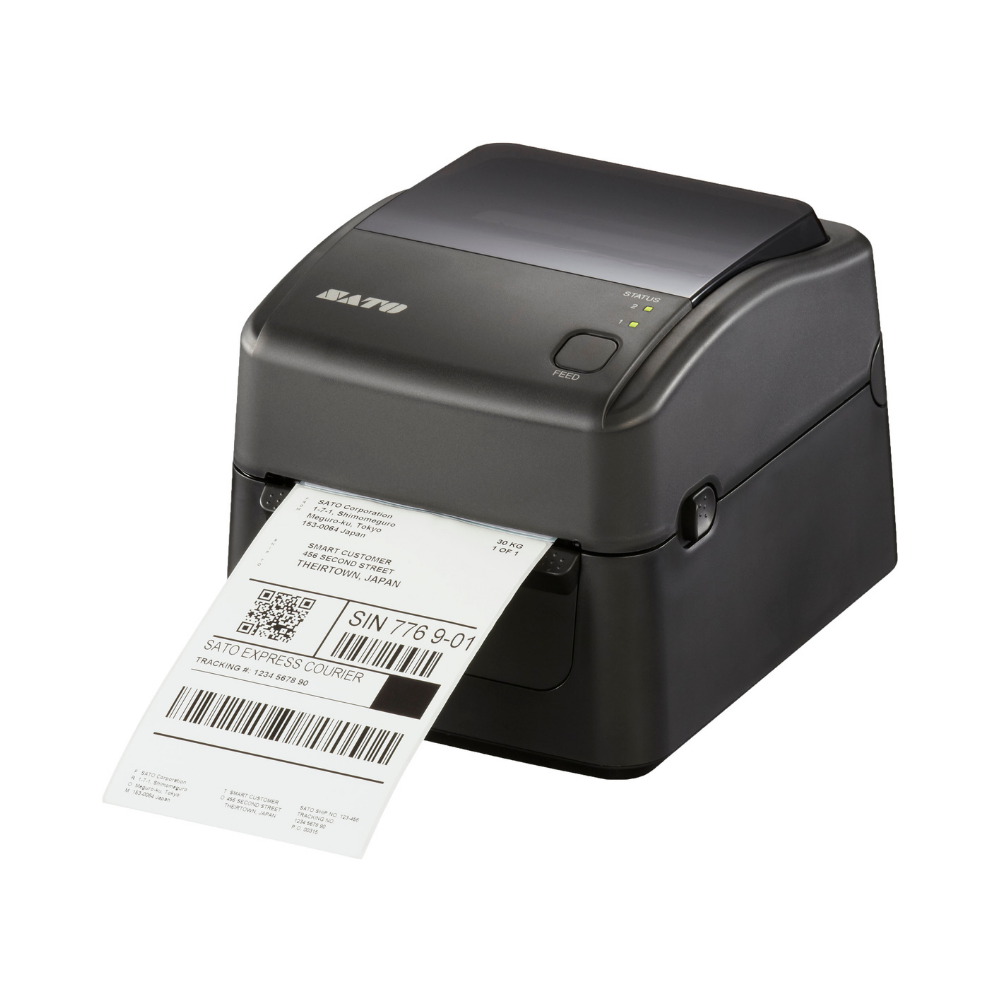 Etiquetas adesivas Sato WS408 da Fábrica das etiquetas, brancas e retangulares, sobre fundo neutro.
