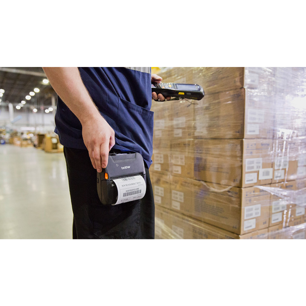 Etiquetadora Brother RJ-4230B da Fábrica das etiquetas com display digital e teclado, pronta para criar etiquetas personalizadas.