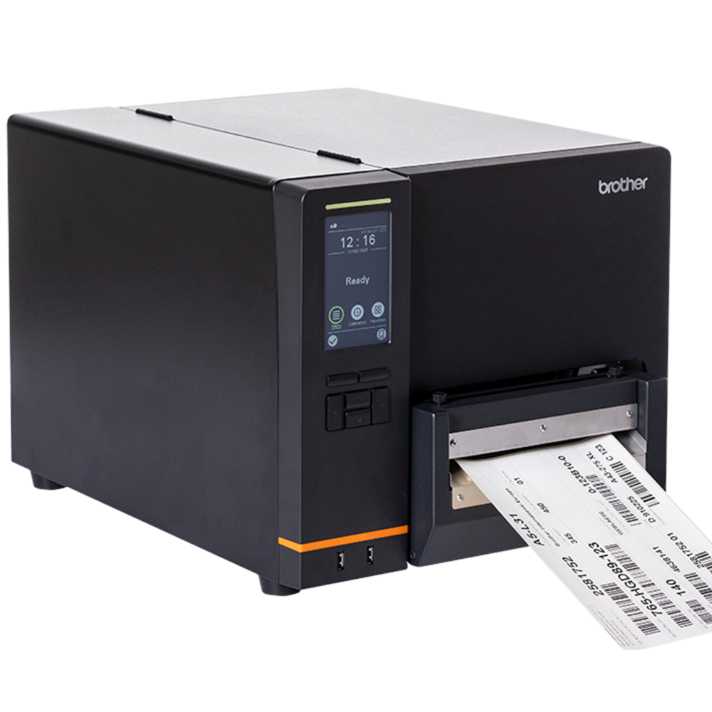 Impressora Brother TJ-6421TN da Fábrica das etiquetas, vista de frente com detalhes do painel e do rolo de etiquetas.