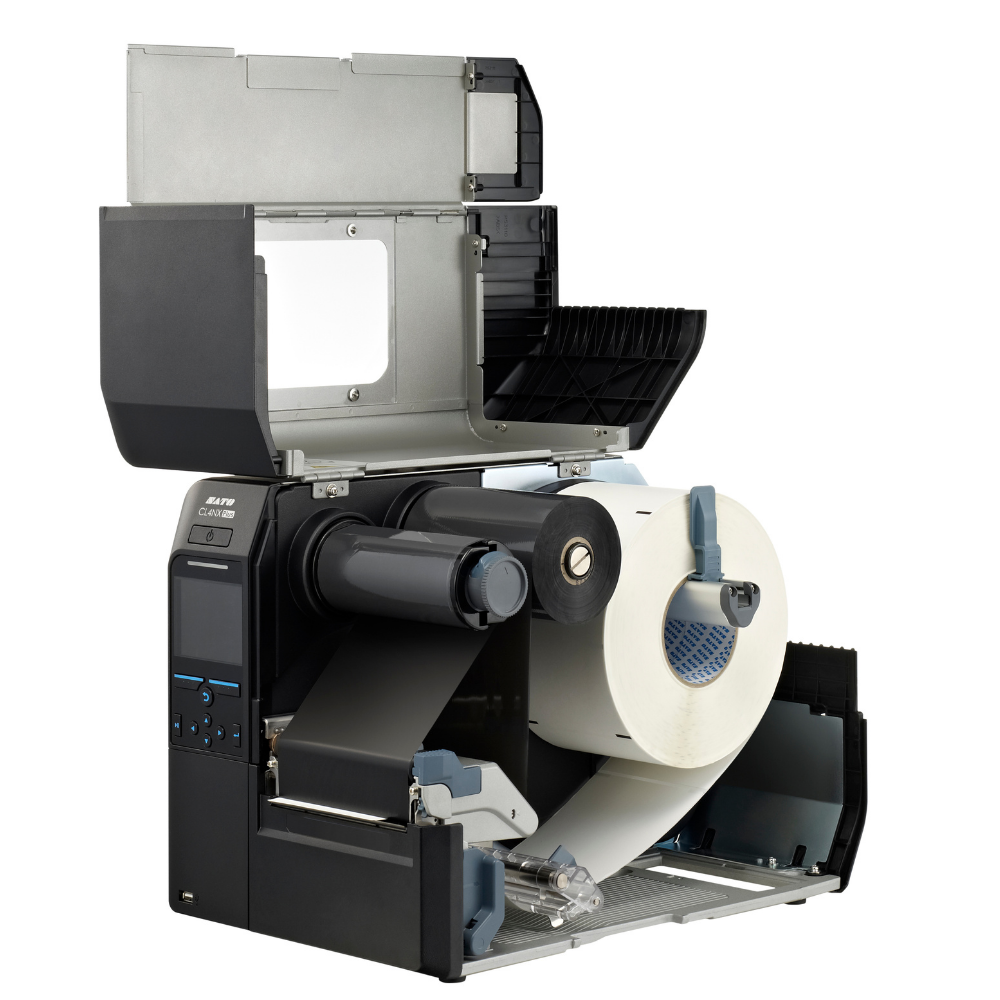 Impressora de etiquetas SATO CL4NX Plus da Fábrica das etiquetas, mostrando painel e detalhes do equipamento.